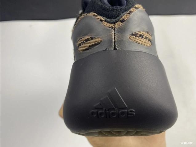 ADIDAS 700 YEEZY GY0189 V3 0915